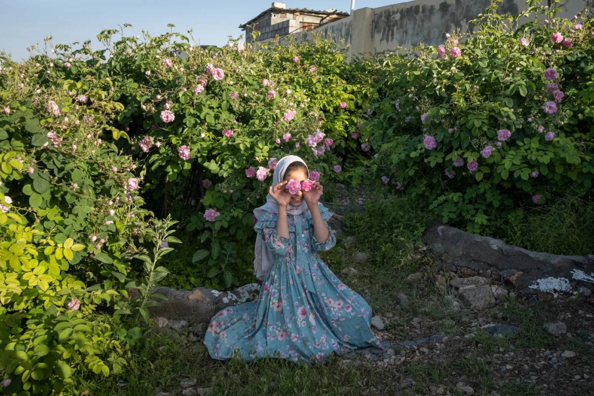Julie Hrudova: Celebrating the Absurdity of Daily Life With Street Photography