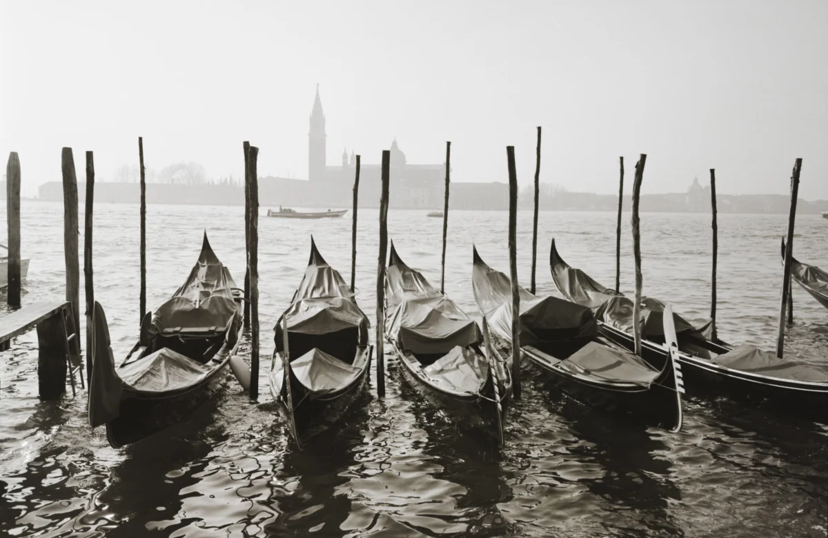 A Visual Retrospective of the Italian Peninsula Through the Lens of the Mamiya 7 II and Kodak Plus X Film
