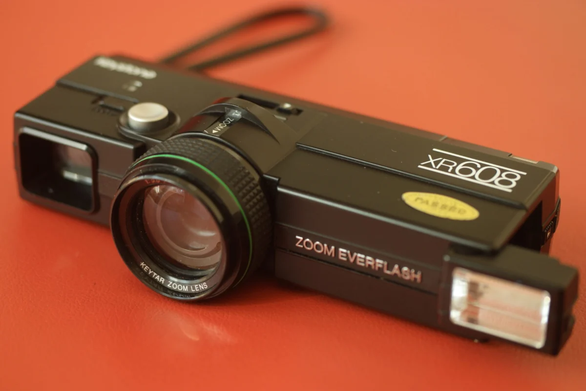 The Keystone Zoom EverFlash XR608 and the Evolution of Compact Photography in the 110 Film Era