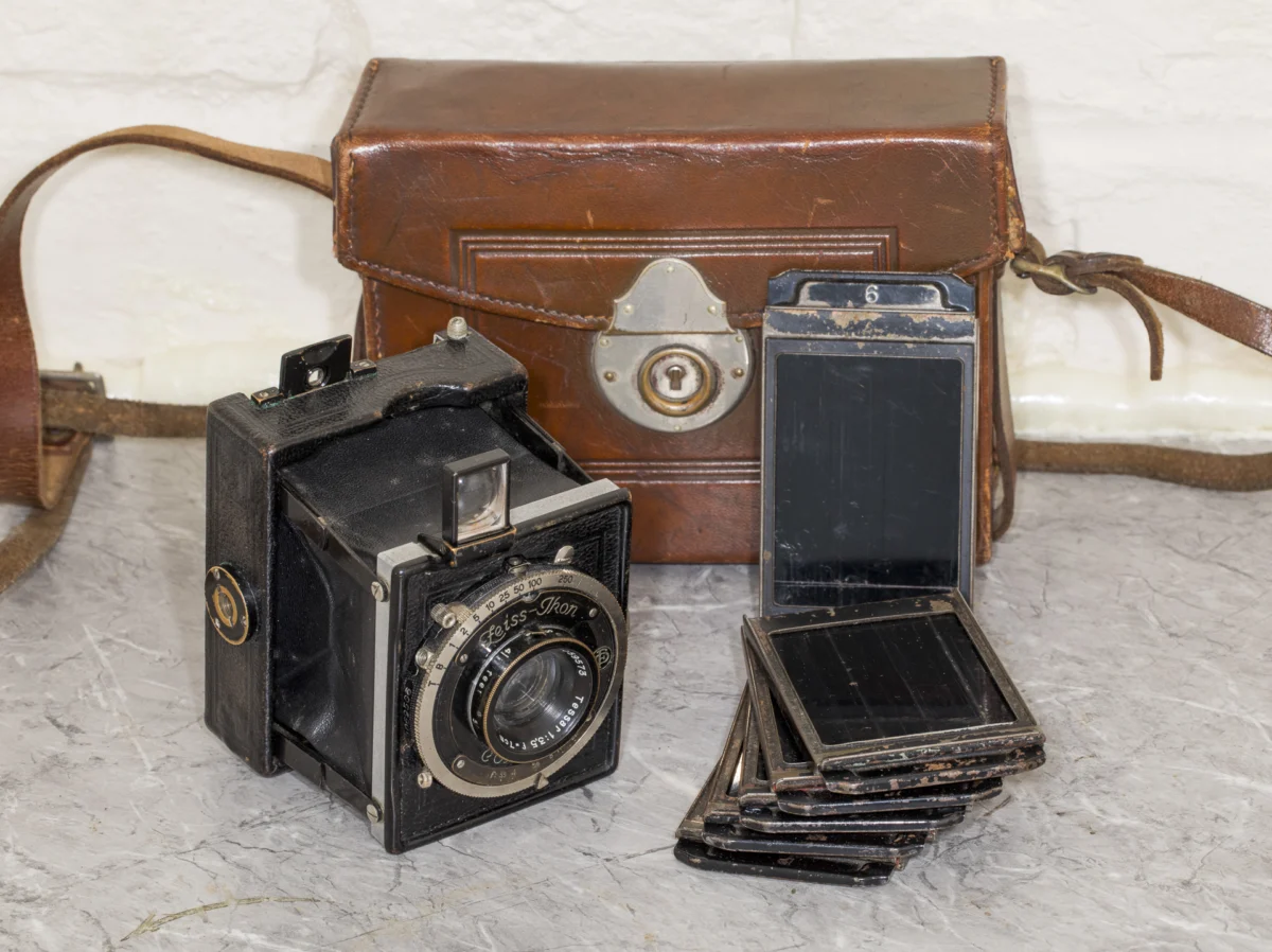 The Resurrection of the 1930 Zeiss Ikon 342 Bébé and the Technical Challenges of Miniature Plate Photography in the Modern Era